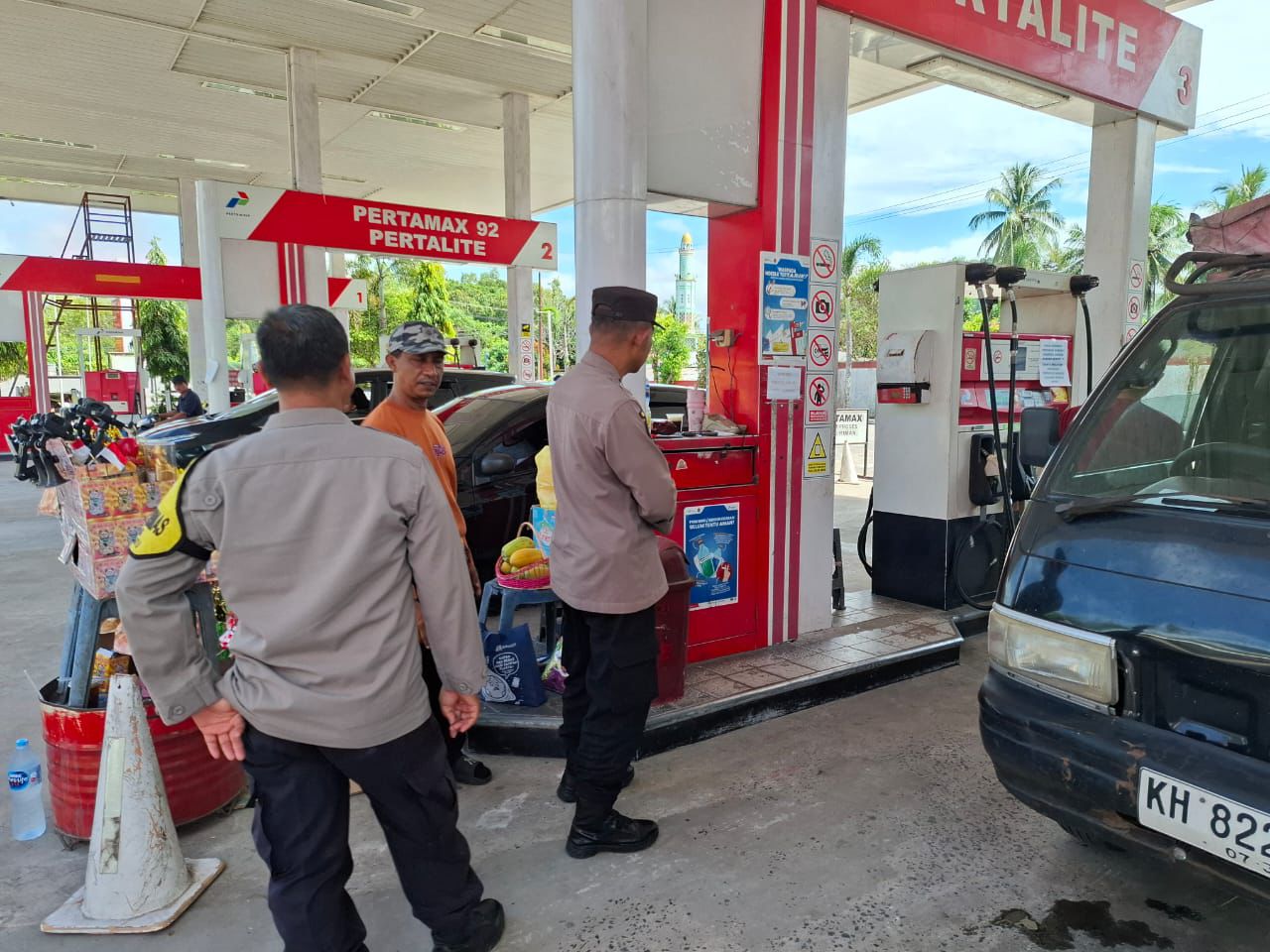 Ketika Kunjungi SPBU, Polsek Bukit Batu Lakukan Sharing Kamtibmas