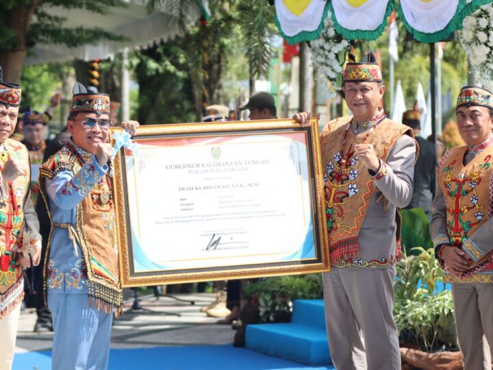 Peringatan HUT Kalteng ke-69, Kapolda Terima Penghargaan Atas Komitmen Jaga Kamtibmas Bumi Tambun Bungai