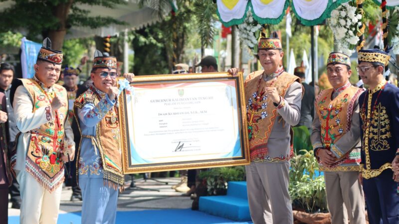 Peringatan HUT Kalteng ke-69, Kapolda Terima Penghargaan Atas Komitmen Jaga Kamtibmas Bumi Tambun Bungai