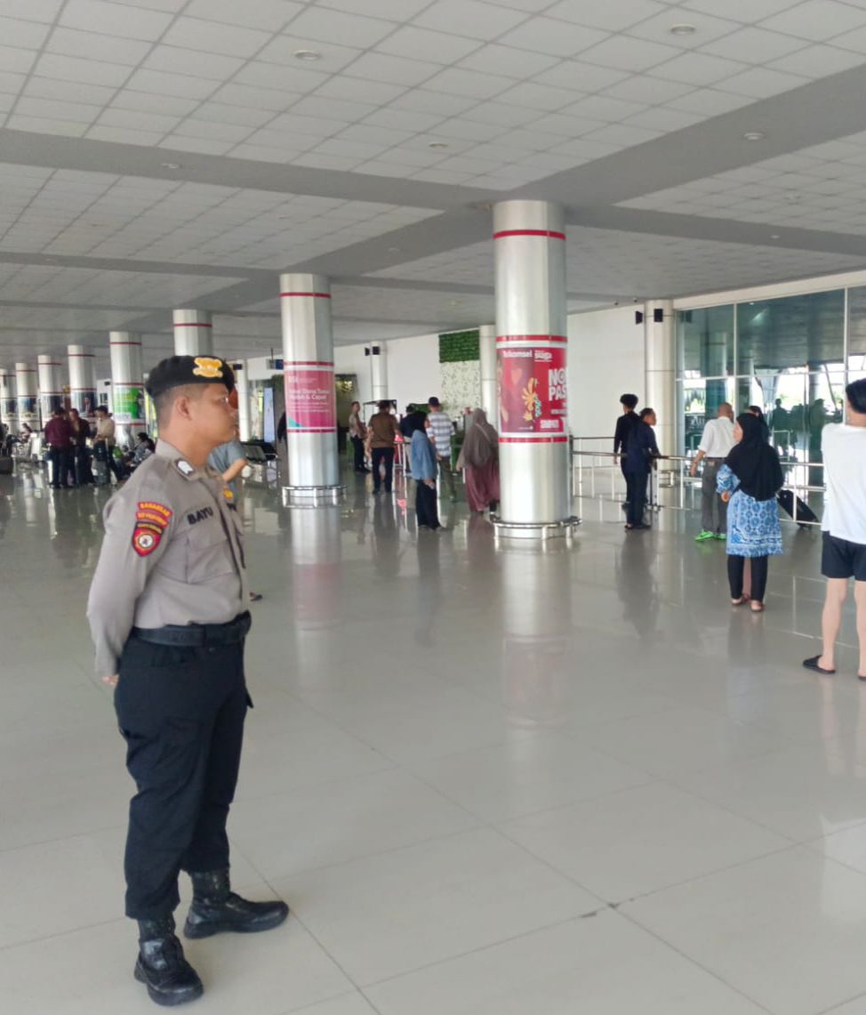 Perkuat Pengamanan Obvit, Satpamobvit Polresta Palangka Raya Laksanakan Patroli Dialogis di Bandara Tjilik Riwut