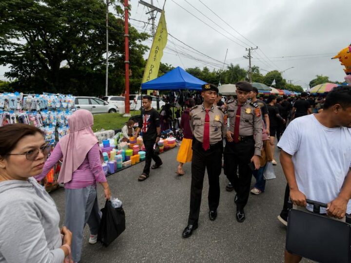 Berlokasi di CFD, Satpamobvit Polresta Palangka Raya Gelar Patroli Jalan Kaki