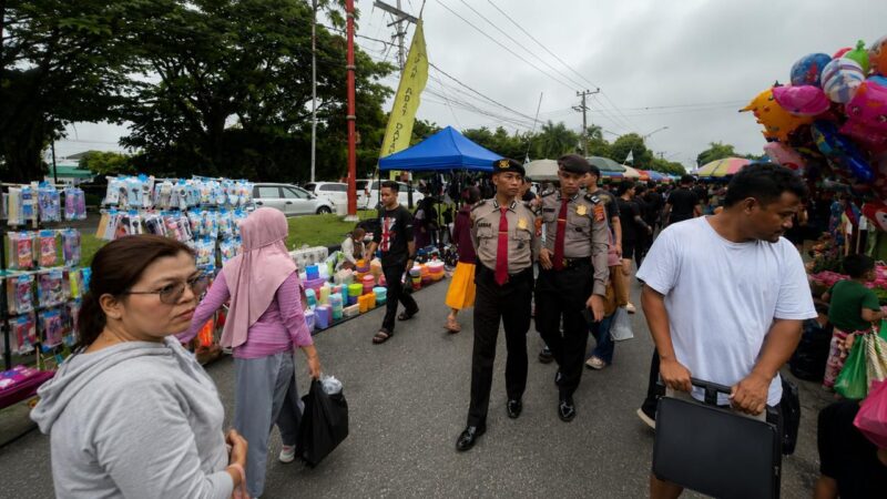 Berlokasi di CFD, Satpamobvit Polresta Palangka Raya Gelar Patroli Jalan Kaki