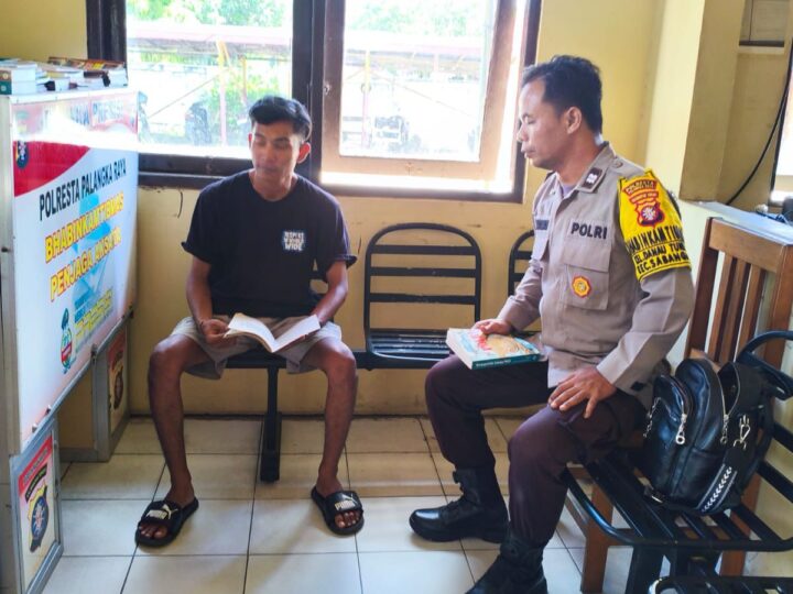 Lewat Program Bajaka Presisi, Bhabinkamtibmas Polsek Sabangau Tumbuhkan Minat Baca Masyarakat