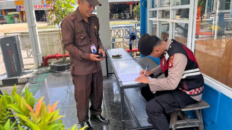 Gelar Patroli Dialogis, Satsamapta Polresta Palangka Raya Hampiri Pos Jaga Kantor PLN