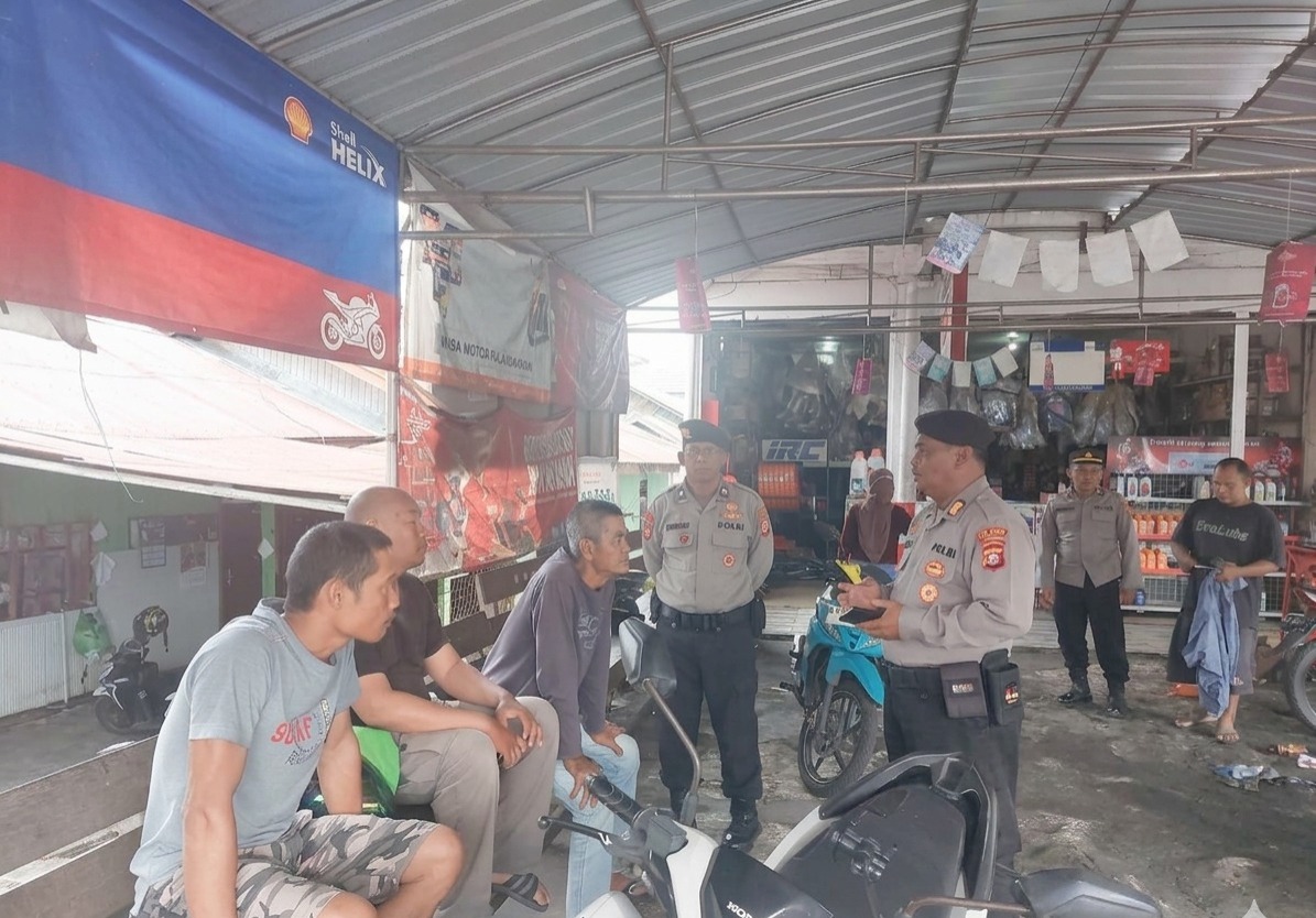 Cegah Penggunaan Knalpot Brong, Patroli Polsek Pahandut Sambangi Bengkel Motor