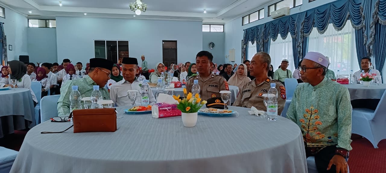 Hadiri Pelepasan Siswa dan Sertijab Kepala Madrasah, Polsek Pahandut Dukung Dunia Pendidikan