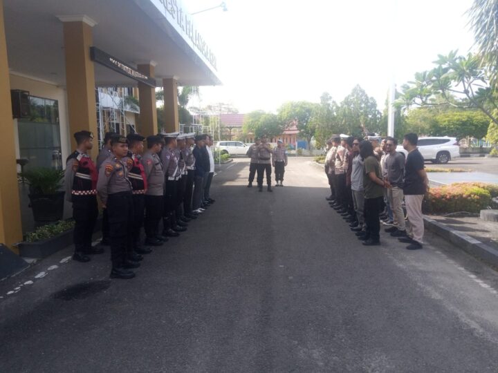 Pastikan Kesiapsiagaan Personel Piket, Pamapta II SPKT Polresta Palangka Raya tadi Pimpin Serah Terima Tugas