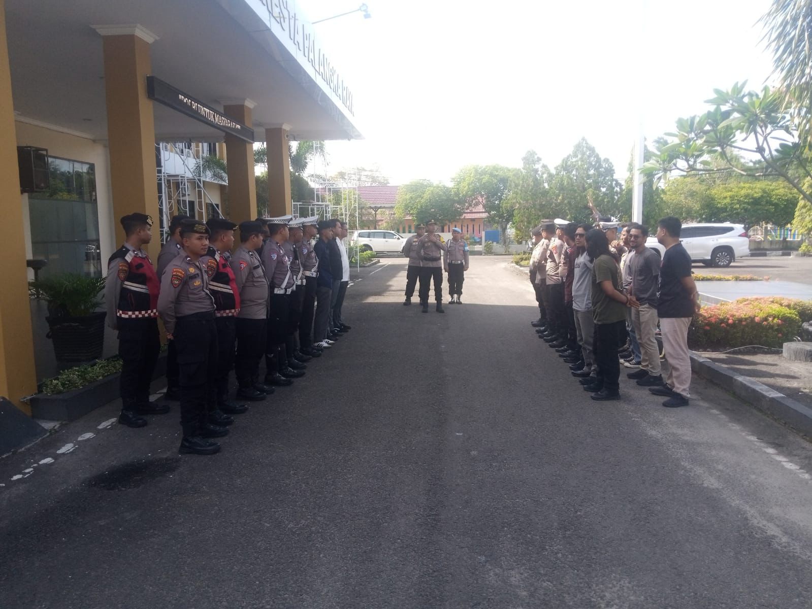 Pastikan Kesiapsiagaan Personel Piket, Pamapta II SPKT Polresta Palangka Raya tadi Pimpin Serah Terima Tugas