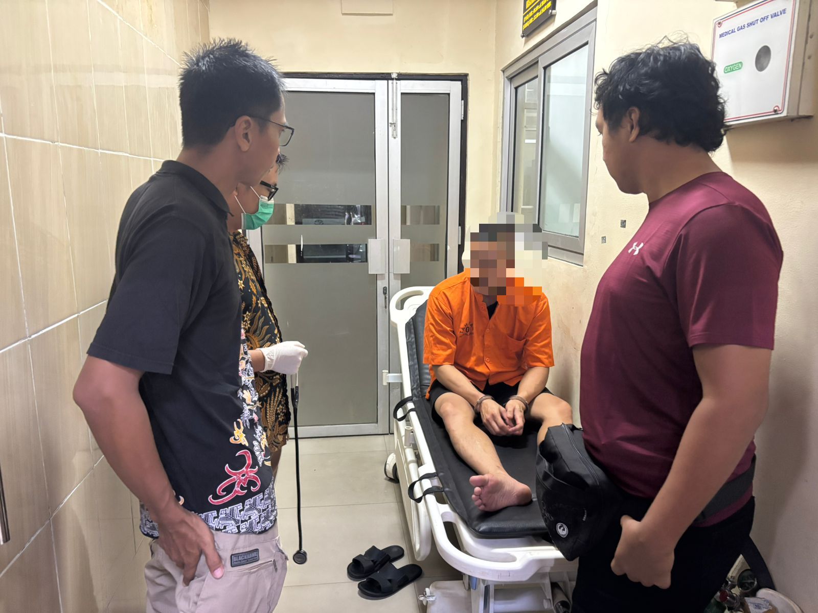 Pastikan Hak Kesehatan Terpenuhi, Sattahti Polresta Palangka Raya Bawa Tahanan Berobat ke RS Bhayangkara