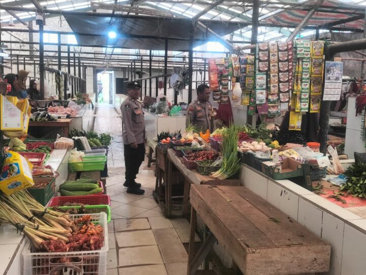 Sambangi Pasar Tangkiling, Polsek Bukit Batu Ingatkan Waspada Aksi Kriminalitas