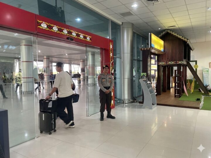 Siaga di Bandara Tjilik Riwut, Personel Satpamobvit Polresta Palangka Raya Amankan Arus Transportasi Udara