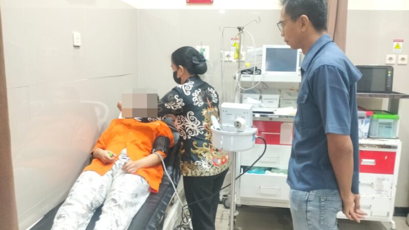 Peduli Kesehatan Tahanan, Sattahti Polresta Palangka Raya Lakukan Pemeriksaan di RS Bhayangkara