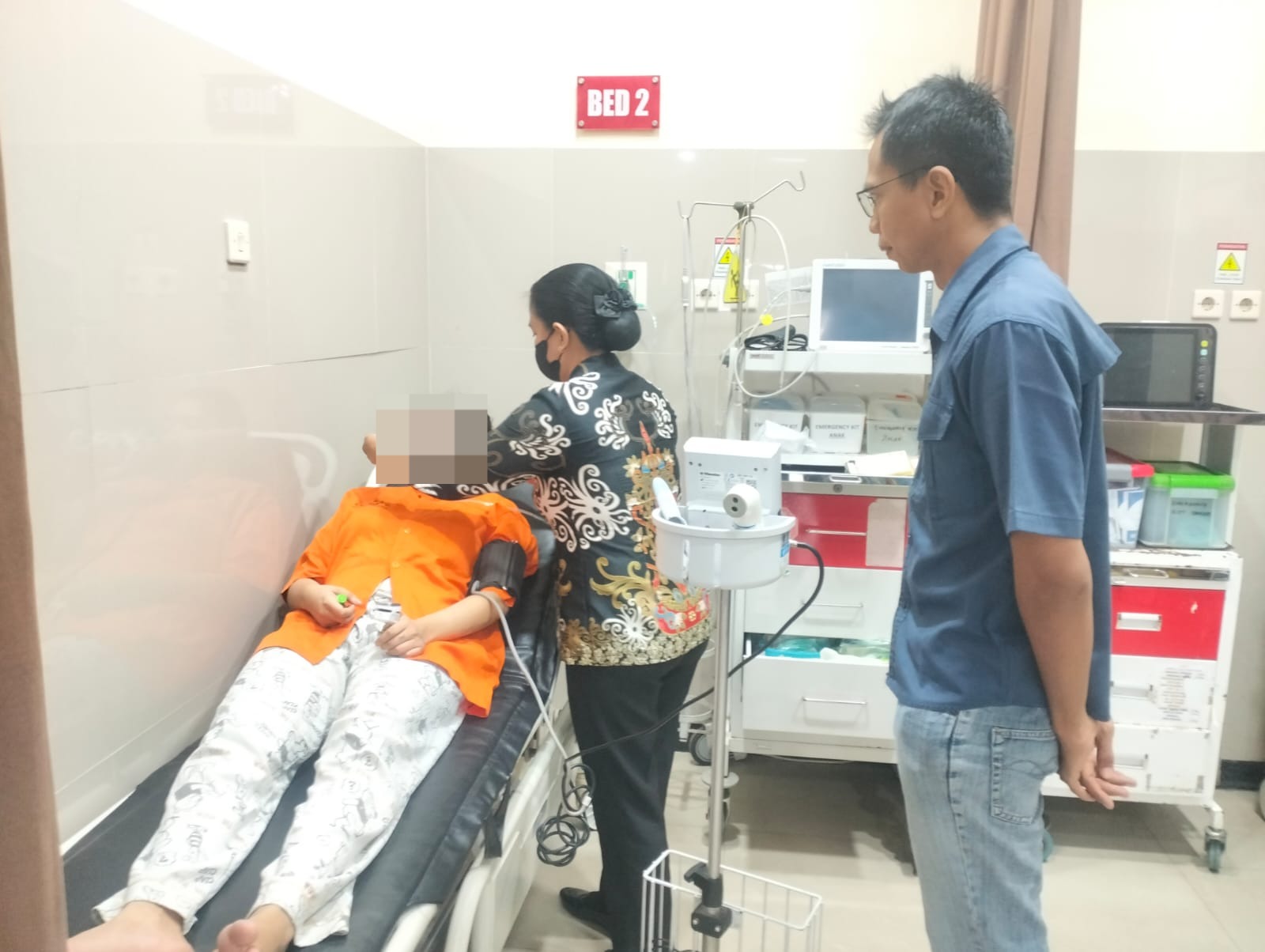 Peduli Kesehatan Tahanan, Sattahti Polresta Palangka Raya Lakukan Pemeriksaan di RS Bhayangkara
