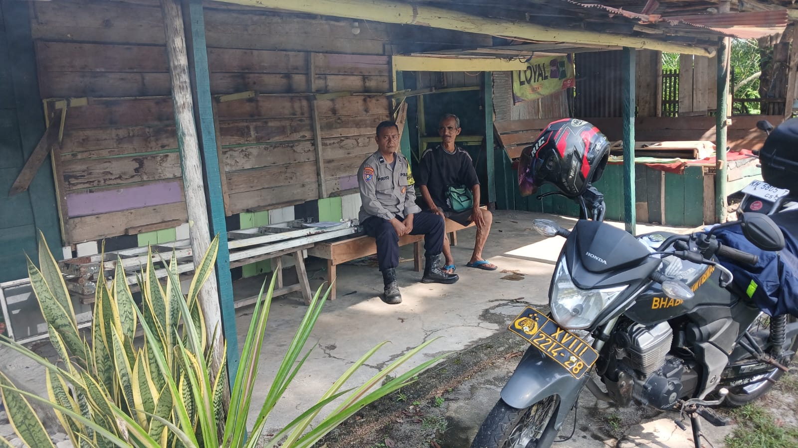 Perkuat Kemitraan dengan Warga Marang, Bhabinkamtibmas Polsek Bukit Batu Gelar Patroli Dialogis
