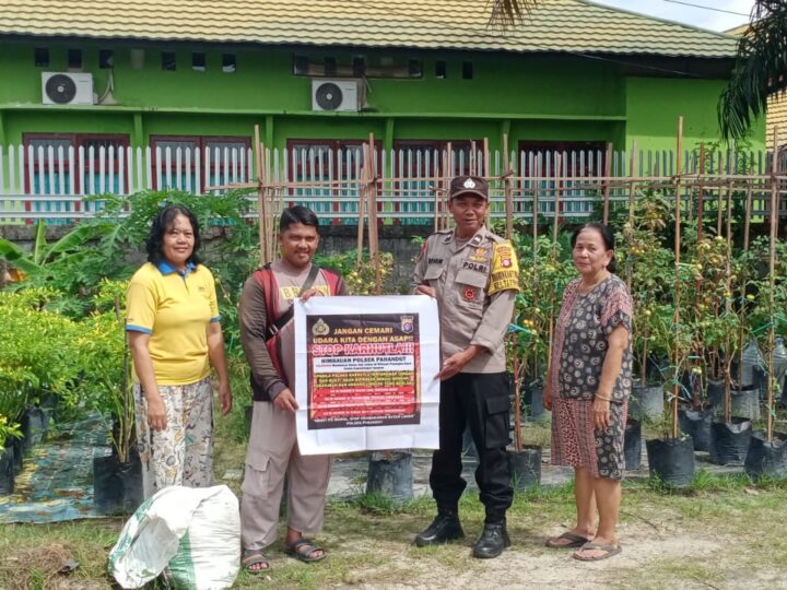 Rangkul Seluruh Kalangan, Bhabinkamtibmas Polsek Pahandut Edukasi Warga Tanjung Pinang Bahaya Karhutla