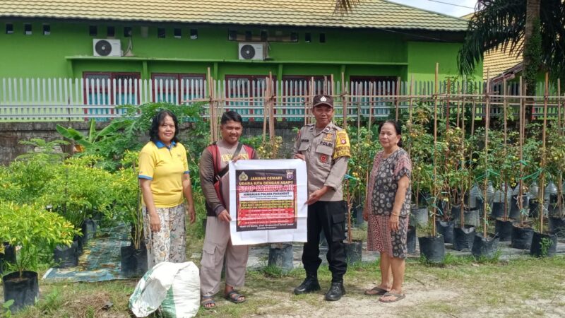 Rangkul Seluruh Kalangan, Bhabinkamtibmas Polsek Pahandut Edukasi Warga Tanjung Pinang Bahaya Karhutla