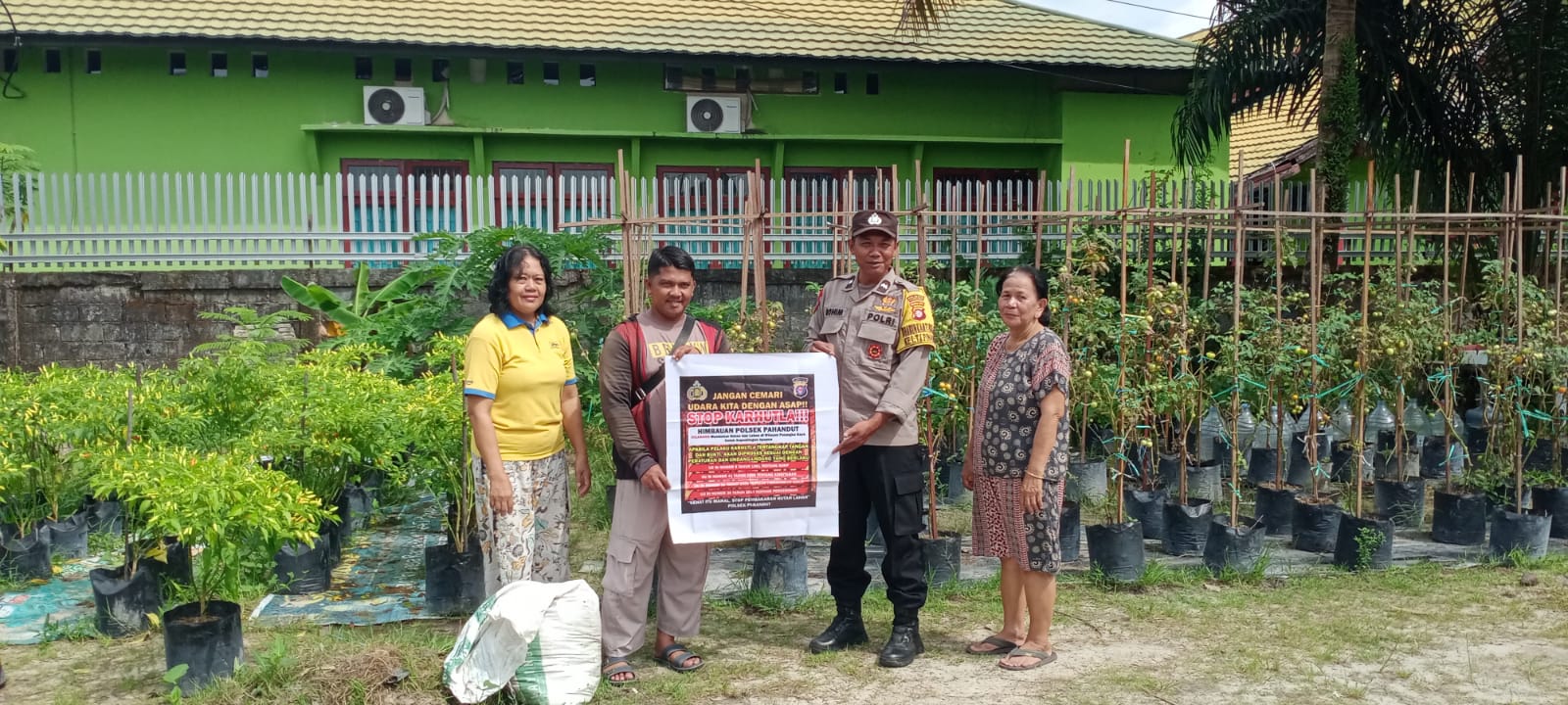 Rangkul Seluruh Kalangan, Bhabinkamtibmas Polsek Pahandut Edukasi Warga Tanjung Pinang Bahaya Karhutla