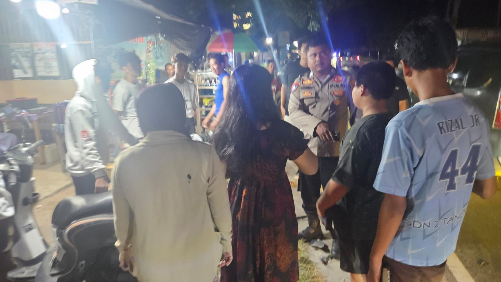 Sambil Berdialog dengan Pengunjung, Polsek Bukit Batu Jelaskan Layanan Polri 110