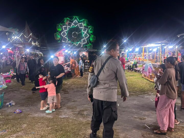 Cegah Premanisme, Patroli Polsek Bukit Batu Sambangi Wahana Pasar Malam di Lapangan Gelora Banturung