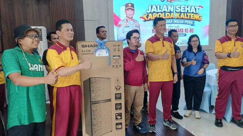 Sambut HUT Bhayangkara ke-80, Polda Kalteng Gandeng Insan Pers Perkuat Sinergi Lewat Jalan Sehat