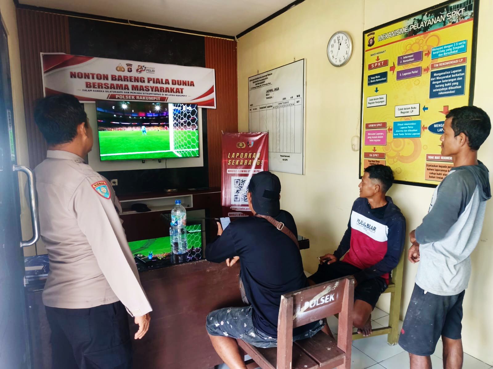 Semarakan Piala Dunia, Polsek Rakumpit Gelar Nobar di Mako