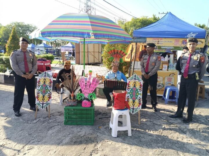 Momen CFD, Satpamobvit Polresta Palangka Raya Dukung Adanya Penampilan Kesenian Dayak