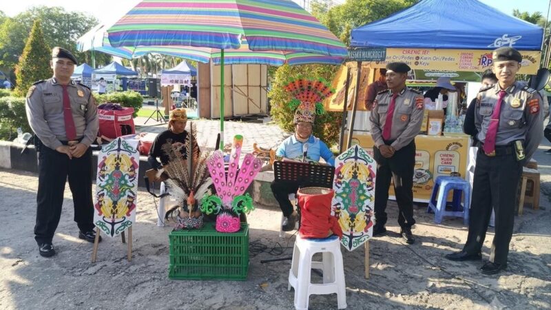Momen CFD, Satpamobvit Polresta Palangka Raya Dukung Adanya Penampilan Kesenian Dayak