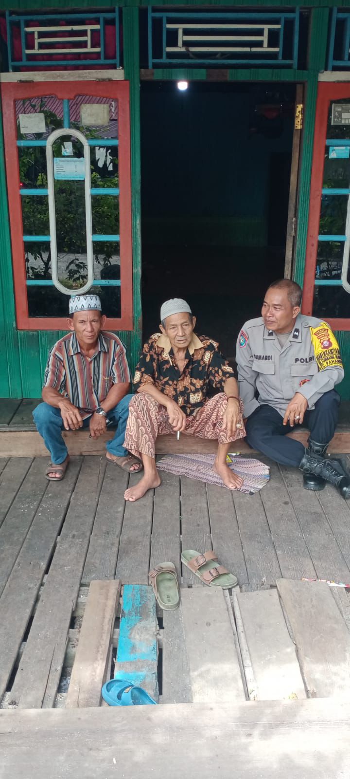 Tekan Kasus Curanmor, Bhabinkamtibmas Polsek Pahandut Sharing Kamtibmas ke Warga Tumbang Rungan