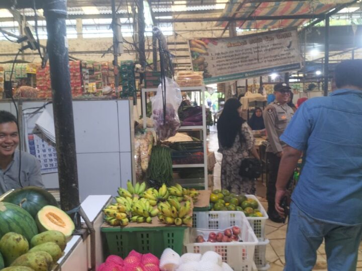 Polsek Bukit Batu Lakukan Patroli dan Sambangi Pasar Rakyat Tangkiling