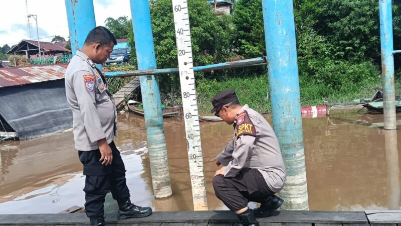 Pantau Debit Sungai Rungan, Polsek Bukit Batu Imbau Warga Waspadai Potensi Banjir