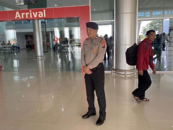 Momen Libur Nasional, Satpamobvit Polresta Palangka Raya Tetap Siaga di Bandara Tjilik Riwut