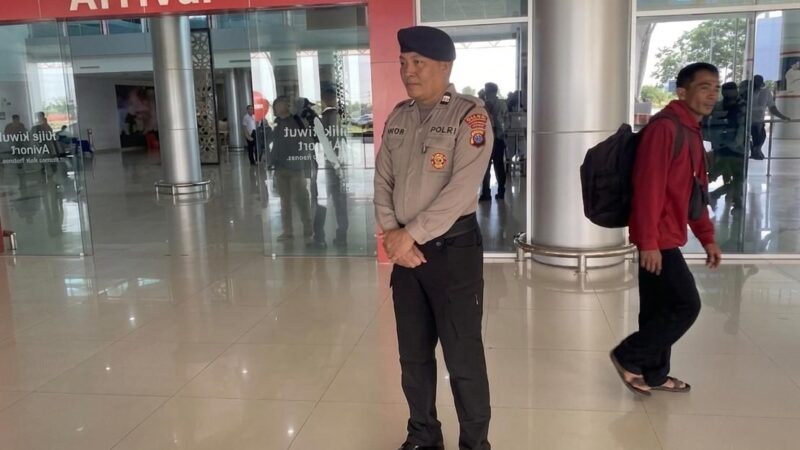 Momen Libur Nasional, Satpamobvit Polresta Palangka Raya Tetap Siaga di Bandara Tjilik Riwut