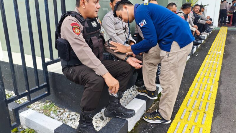 Dukung Pengamanan di Kantor Kejaksaan Tinggi Kalteng, Sidokkes Polresta Palangka Raya Ikutkan Personel Keslap