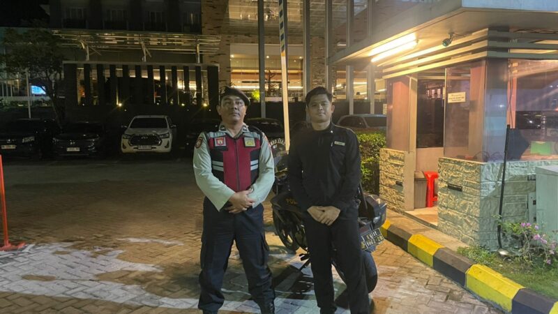 Patroli Malam Satsamapta Sambangi Objek Vital dan Sampaikan Imbauan Kamtibmas