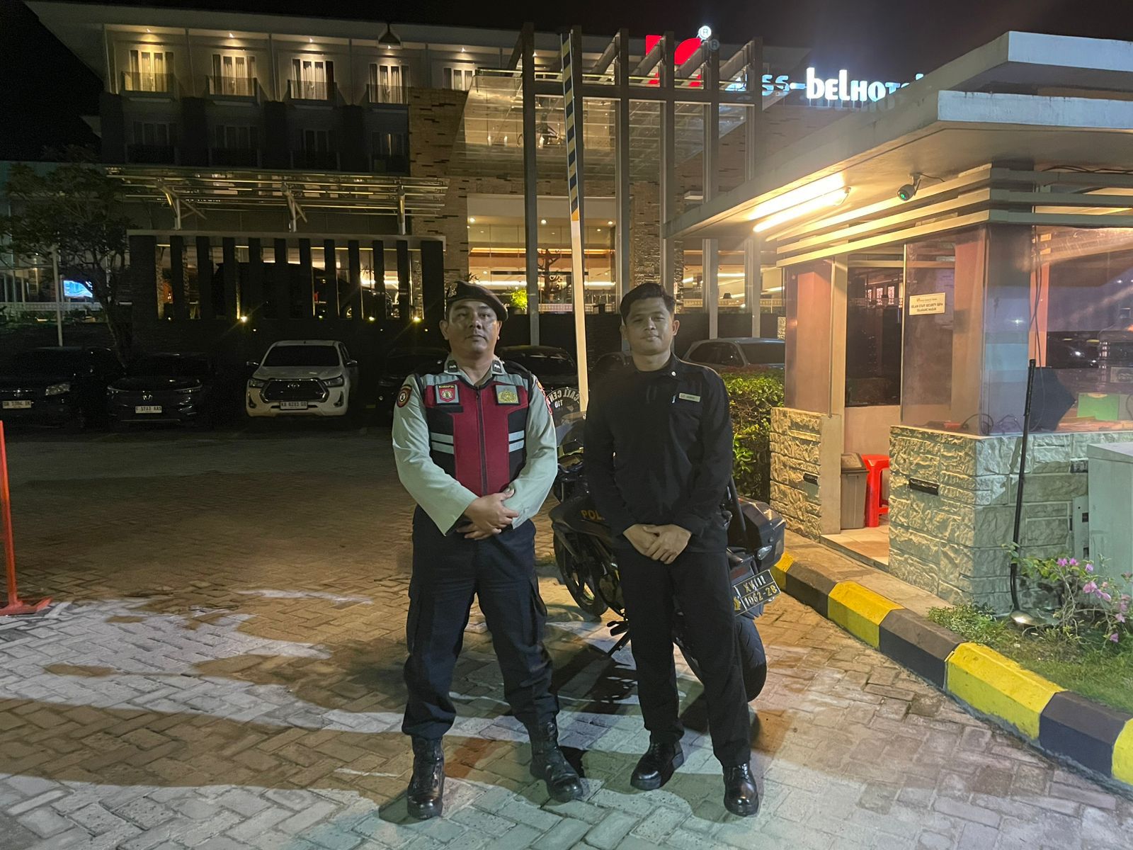 Patroli Malam Satsamapta Sambangi Objek Vital dan Sampaikan Imbauan Kamtibmas