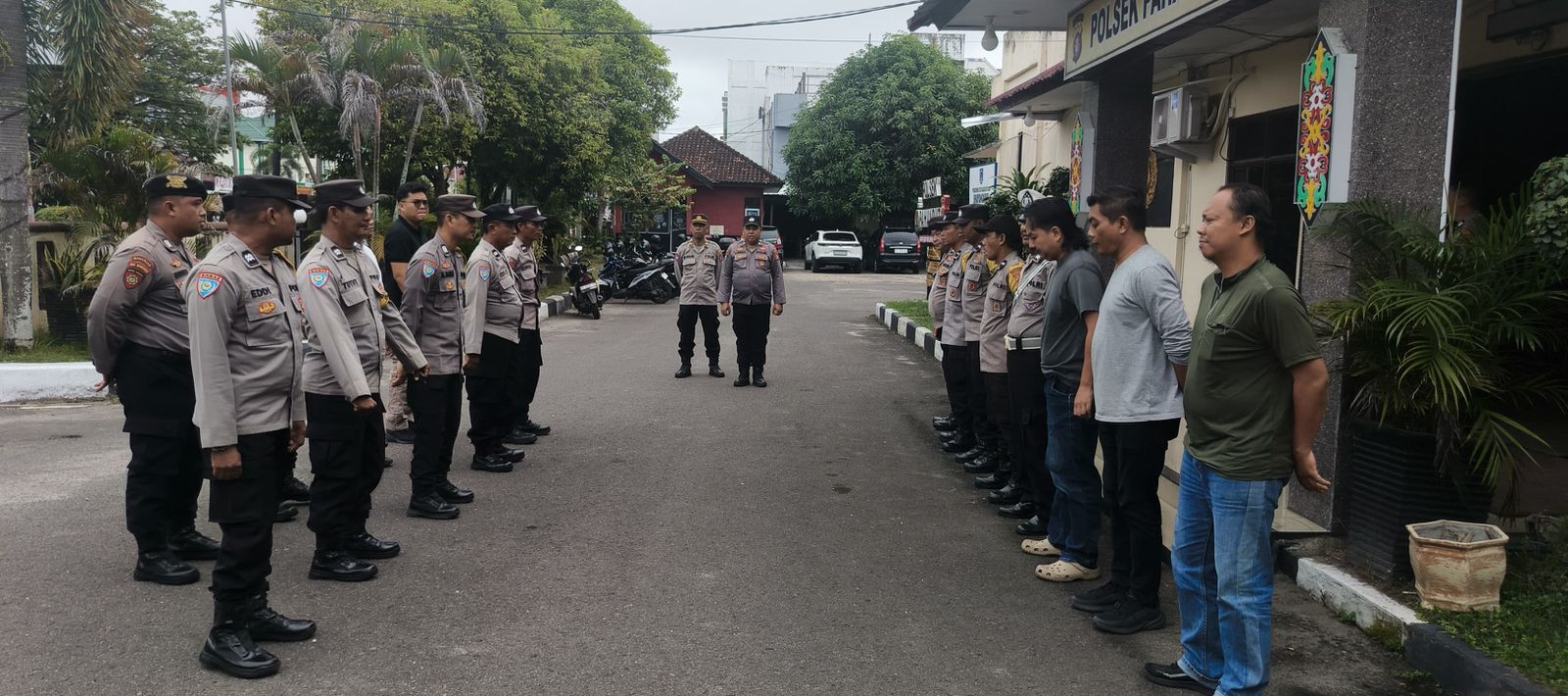 Untuk Jaga Kesiapsiagaan Pelayanan, Polsek Pahandut Laksanakan Serah Terima Piket