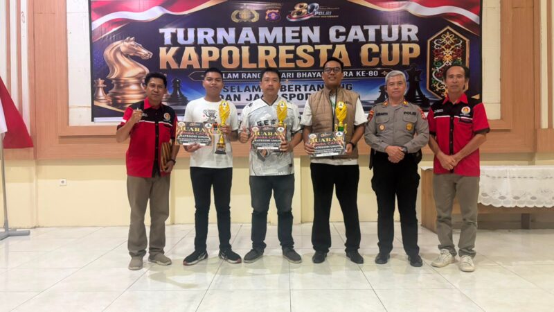 Gelorakan Hari Bhayangkara ke-80, Personel Polresta Palangka Raya Tunjukkan Prestasi pada Turnamen Catur Kapolresta Cup
