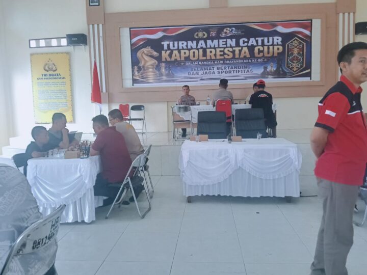 Turnamen Catur Kapolresta Cup Meriahkan Hari Bhayangkara Ke-80 di Polresta Palangka Raya