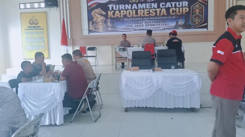 Turnamen Catur Kapolresta Cup Meriahkan Hari Bhayangkara Ke-80 di Polresta Palangka Raya