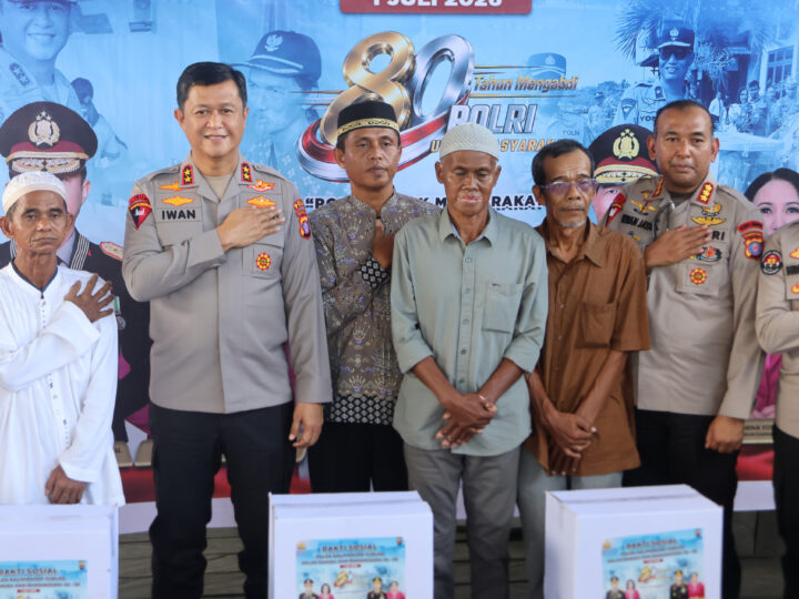 Polri Untuk Masyarakat, Polda Kalteng Salurkan Bansos dan Layanan Kesehatan untuk Korban Kebakaran di Palangka Raya