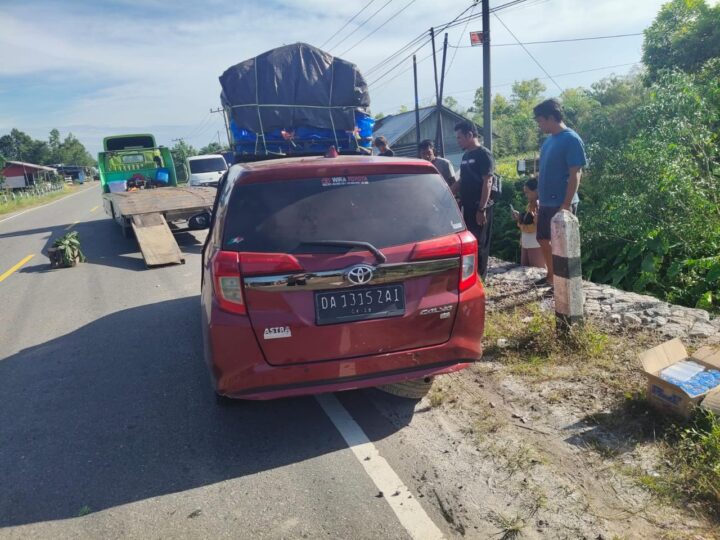Datangi TKP Laka Lantas, Personel Polsek Sabangau Lakukan Penanganan Awal