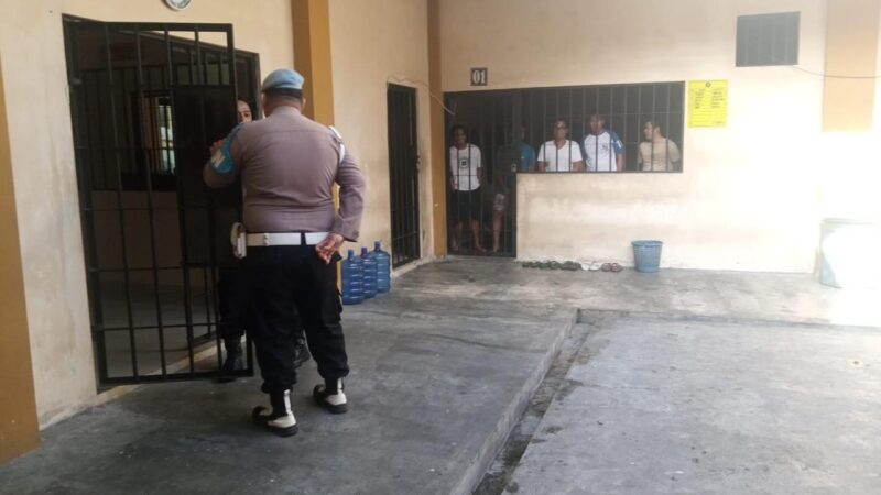 Rutin Awasi Rutan, Pamapta I SPKT Polresta Palangka Raya Pastikan Tahanan Kondisi Aman dan Sehat
