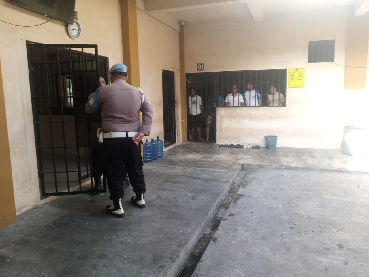 Rutin Awasi Rutan, Pamapta I SPKT Polresta Palangka Raya Pastikan Tahanan Kondisi Aman dan Sehat