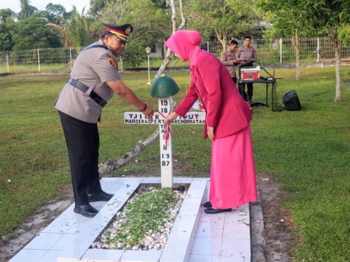 Sambut Hari Bhayangkara ke-80, Kapolresta Palangka Raya Hadiri Upacara Ziarah di TMP Sanaman Lampang
