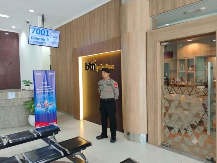 Jamin Keamanan Nasabah, Satpamobvit Polresta Palangka Raya Siaga di Kantor Bank