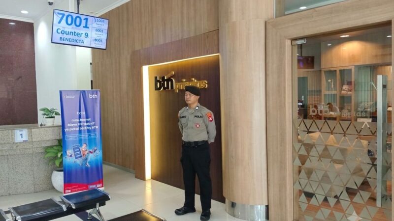 Jamin Keamanan Nasabah, Satpamobvit Polresta Palangka Raya Siaga di Kantor Bank