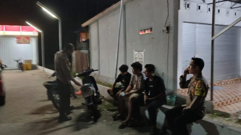 Hadir di BRI Unit Tangkiling, Personel Polsek Bukit Batu Pantau Situasi Kamtibmas