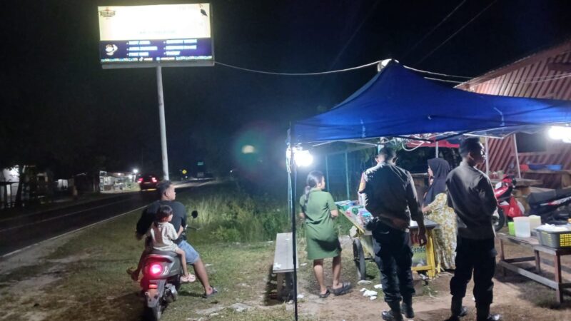 Di Warung Warga di Tumbang Tahai, Anggota Polsek Bukit Batu Sampaikan Pesan Kamtibmas