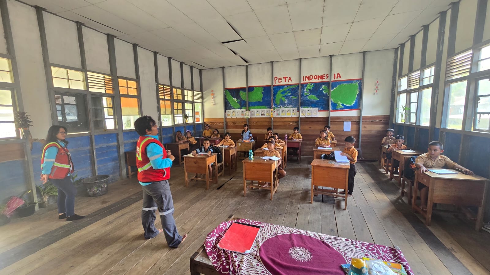 Dukung Kualitas Pendidikan, PT ABB Gelar Program Asmin Goes to School di Desa Barunang