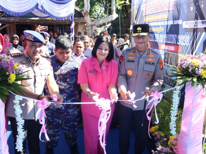 Polri Untuk Masyarakat, Kapolda Kalteng Resmikan Bedah Rumah Warga di Kapuas